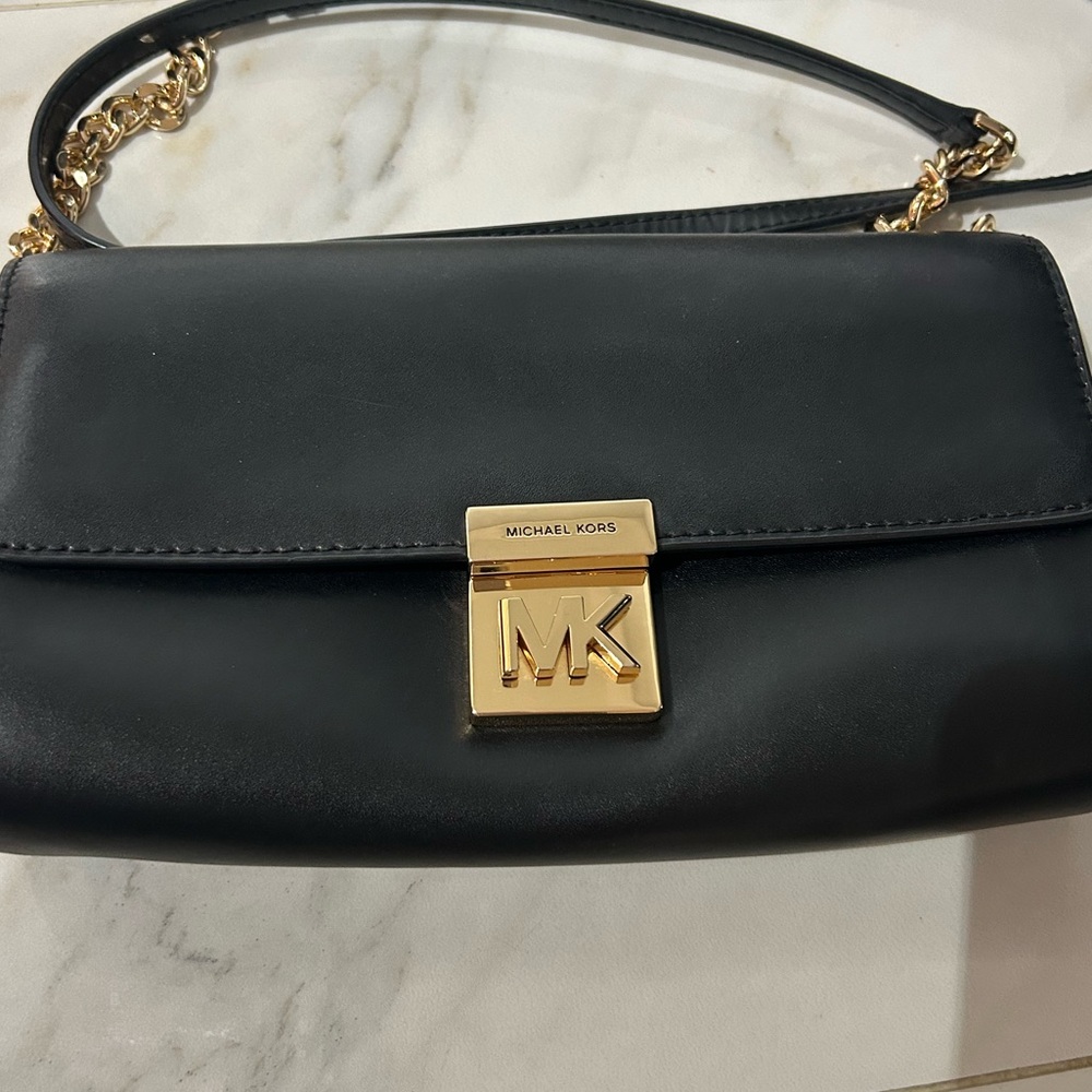 Michael Kors Elegant Black Crossbody Bag  leather